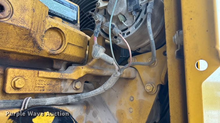 image for item ED2444 1999 John Deere 310E backhoe