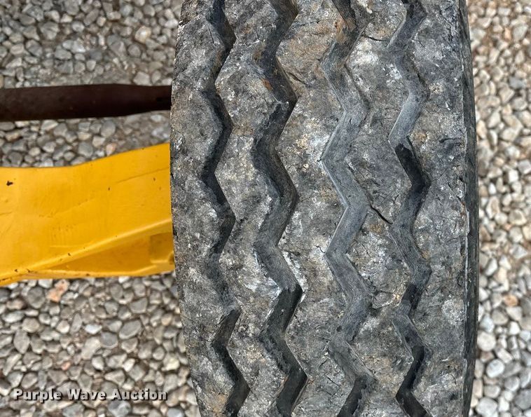 image for item ED2444 1999 John Deere 310E backhoe