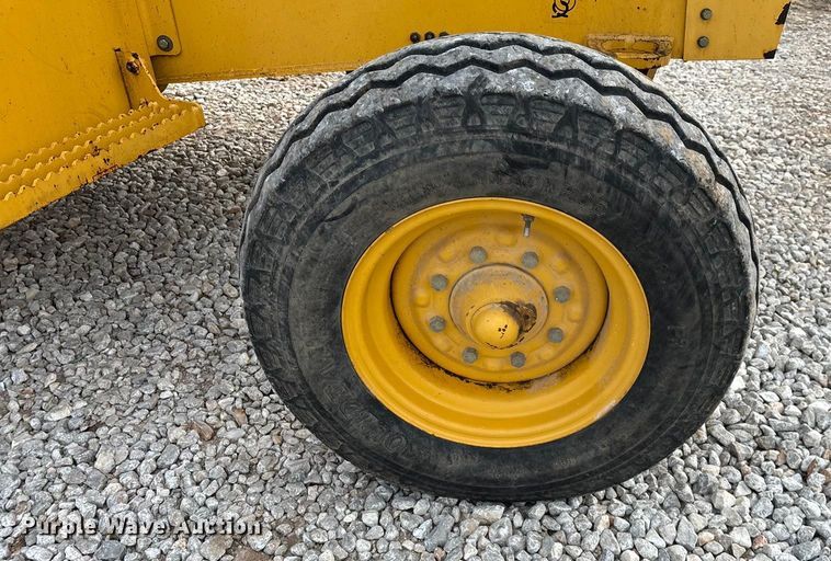 image for item ED2444 1999 John Deere 310E backhoe