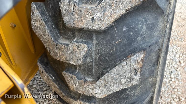 image for item ED2444 1999 John Deere 310E backhoe