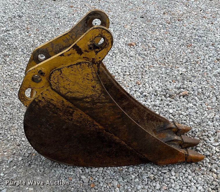 image for item ED2444 1999 John Deere 310E backhoe