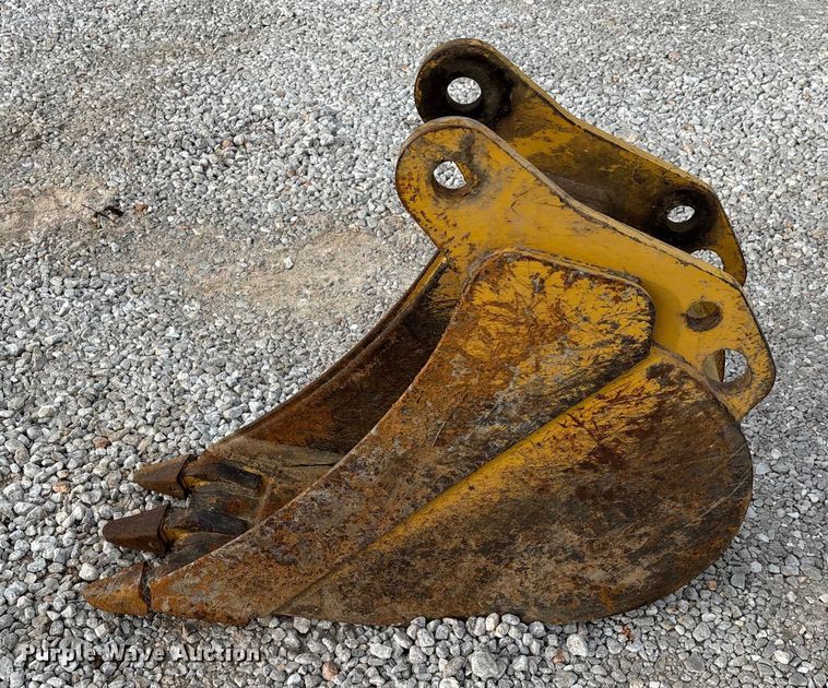 image for item ED2444 1999 John Deere 310E backhoe