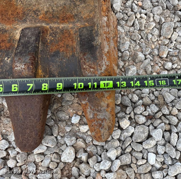 image for item ED2444 1999 John Deere 310E backhoe