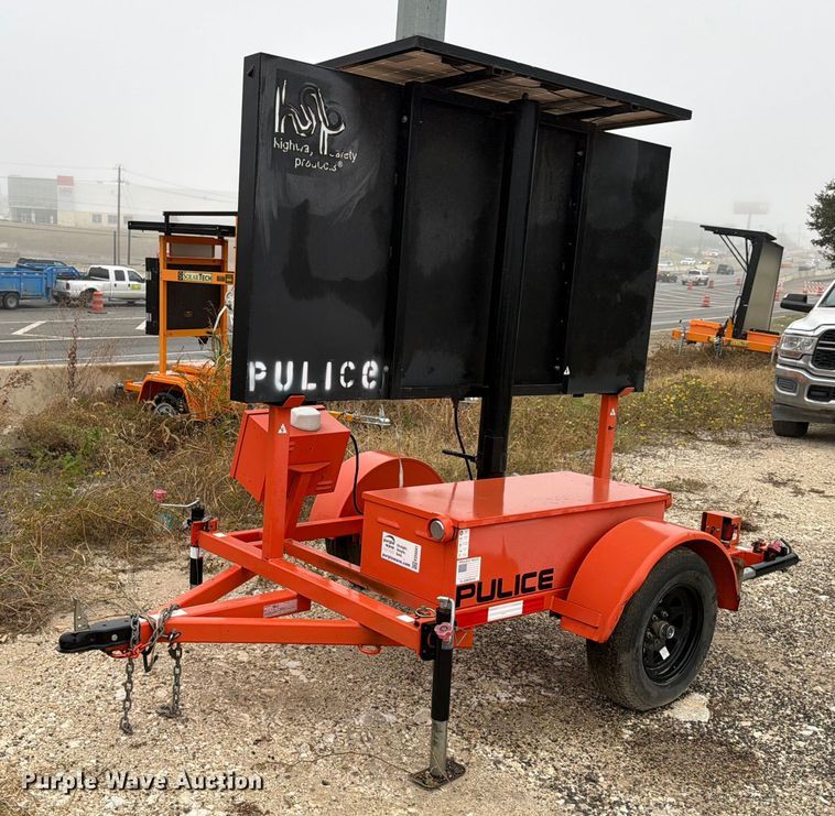 image for item ED5041 2017 Hi-Way Safety message board trailer