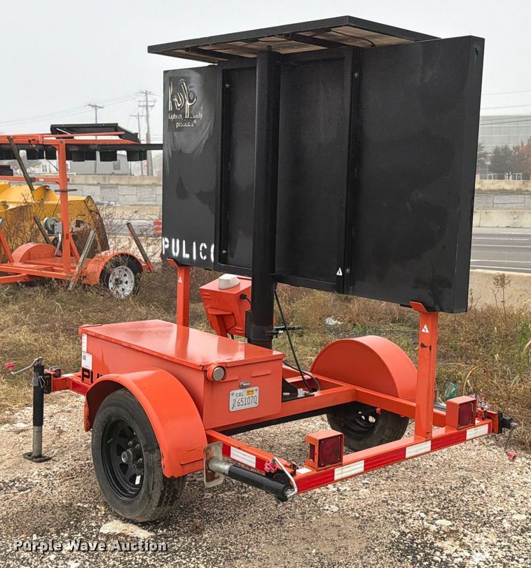 image for item ED5041 2017 Hi-Way Safety message board trailer