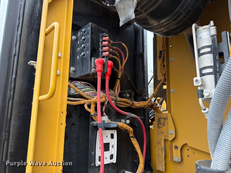 image for item ED5044 2015 Caterpillar 323F L excavator