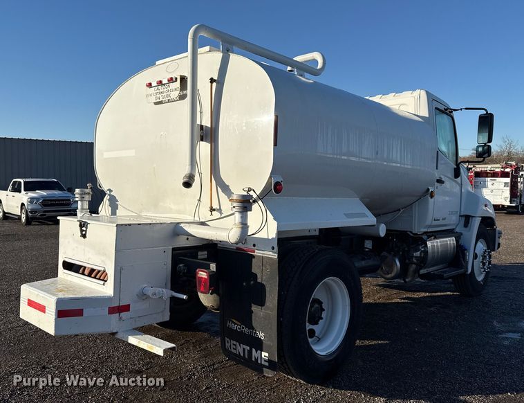 image for item EG1790 2018 Hino 338 tank truck