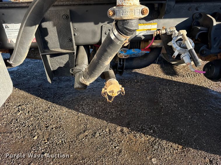 image for item EG1790 2018 Hino 338 tank truck