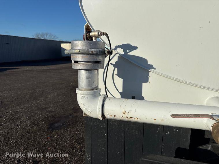 image for item EG1790 2018 Hino 338 tank truck