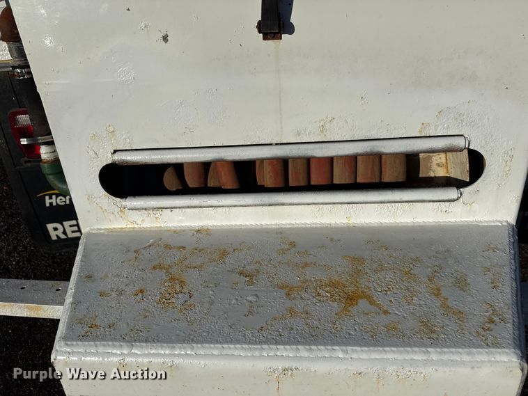 image for item EG1790 2018 Hino 338 tank truck