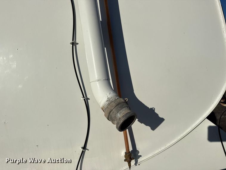 image for item EG1790 2018 Hino 338 tank truck