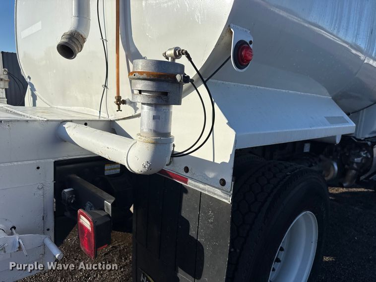 image for item EG1790 2018 Hino 338 tank truck