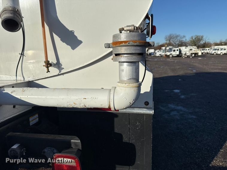 image for item EG1790 2018 Hino 338 tank truck