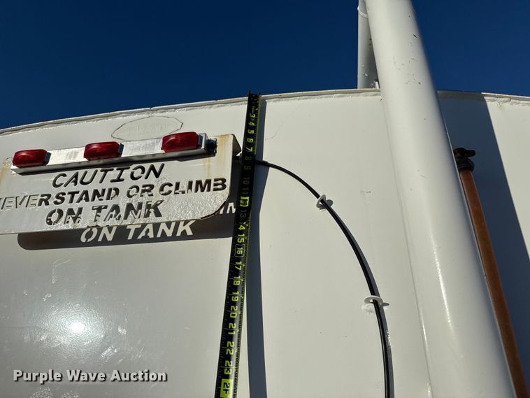 image for item EG1790 2018 Hino 338 tank truck