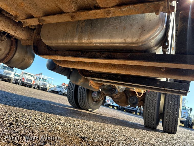 image for item EG1790 2018 Hino 338 tank truck