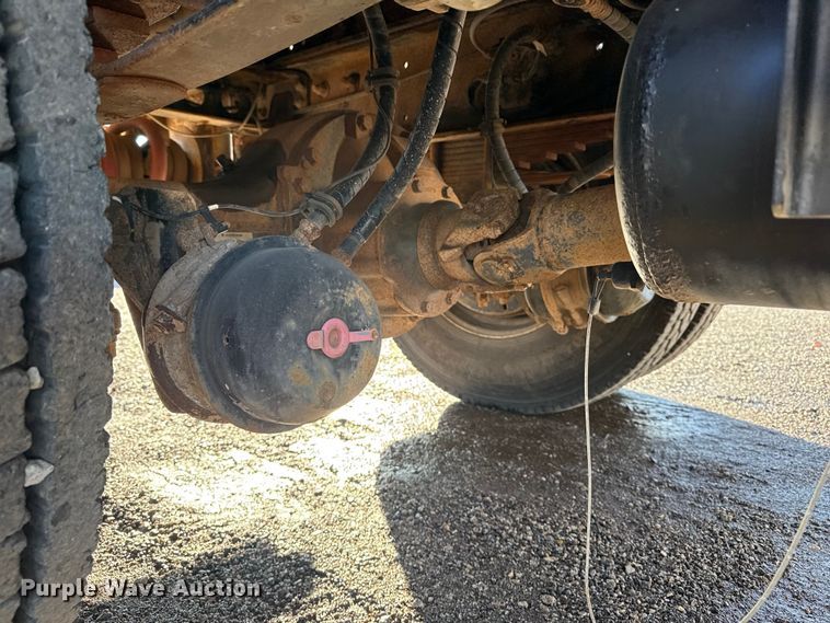 image for item EG1790 2018 Hino 338 tank truck