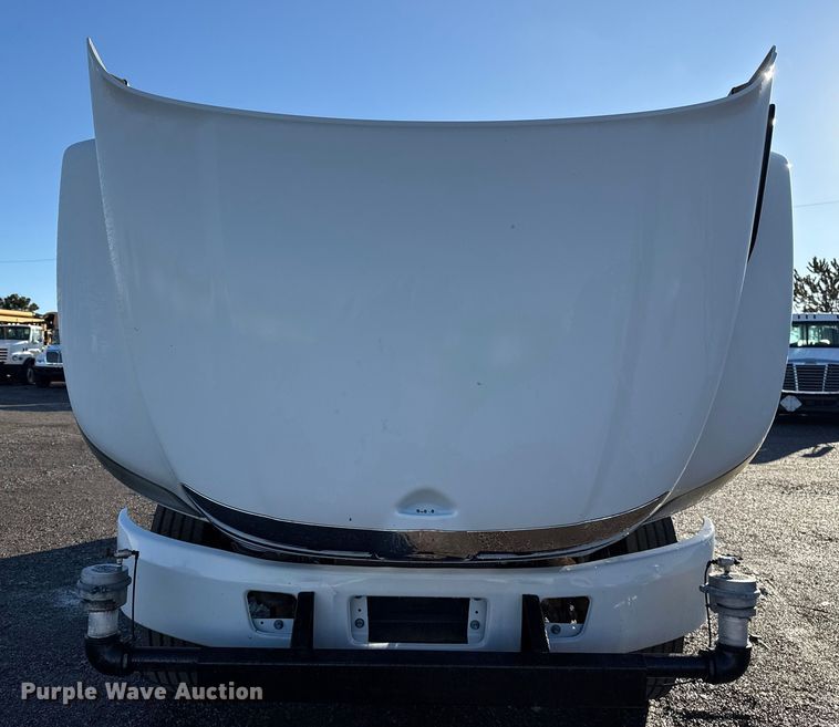 image for item EG1790 2018 Hino 338 tank truck