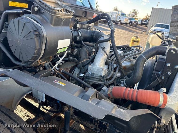 image for item EG1790 2018 Hino 338 tank truck