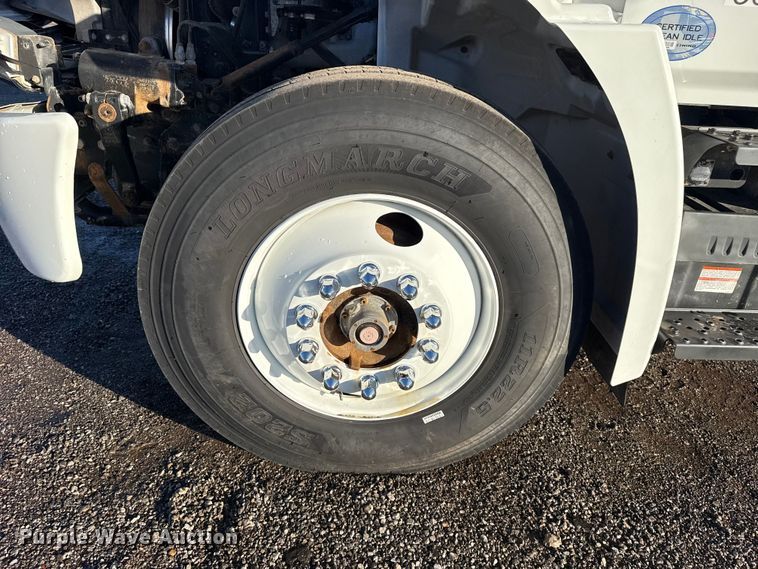 image for item EG1790 2018 Hino 338 tank truck