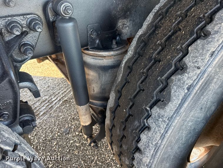 image for item EG1792 2012 Mack CHU613 flatbed truck