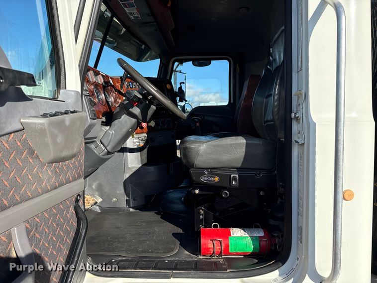 image for item EG1792 2012 Mack CHU613 flatbed truck