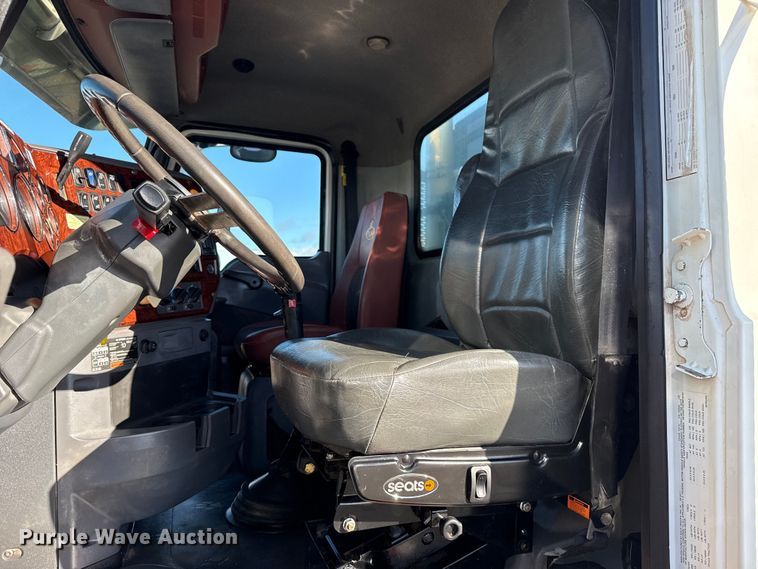 image for item EG1792 2012 Mack CHU613 flatbed truck