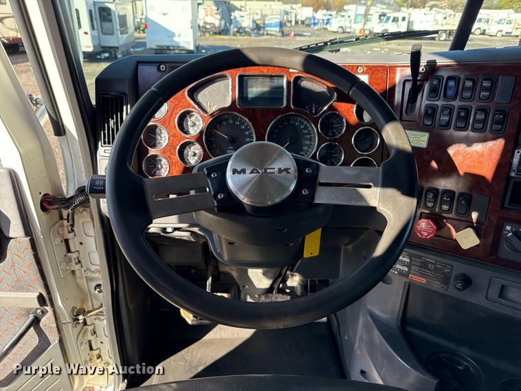 image for item EG1792 2012 Mack CHU613 flatbed truck