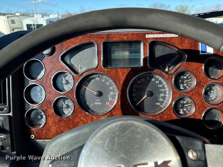 image for item EG1792 2012 Mack CHU613 flatbed truck