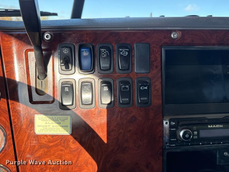 image for item EG1792 2012 Mack CHU613 flatbed truck