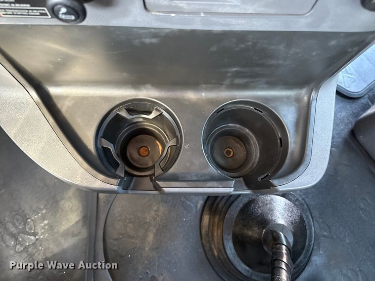 image for item EG1792 2012 Mack CHU613 flatbed truck