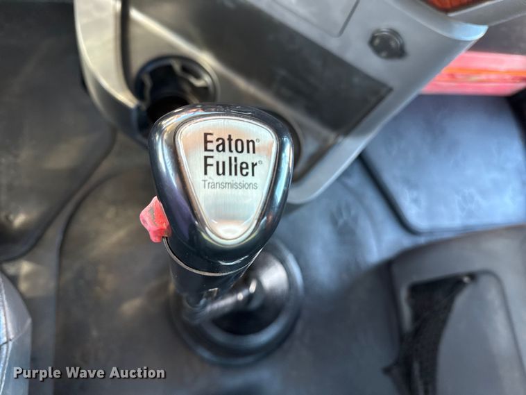 image for item EG1792 2012 Mack CHU613 flatbed truck