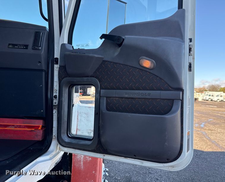 image for item EG1792 2012 Mack CHU613 flatbed truck