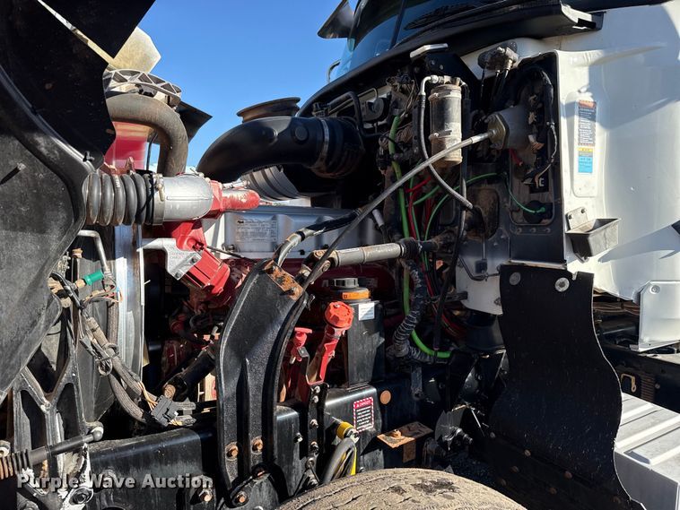 image for item EG1792 2012 Mack CHU613 flatbed truck