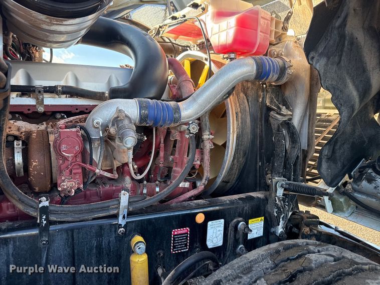 image for item EG1792 2012 Mack CHU613 flatbed truck