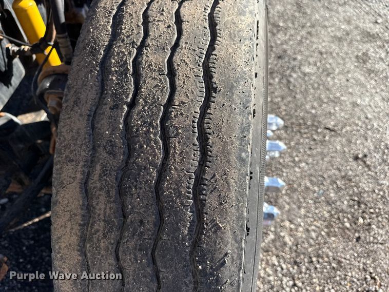 image for item EG1792 2012 Mack CHU613 flatbed truck