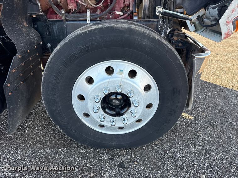 image for item EG1792 2012 Mack CHU613 flatbed truck