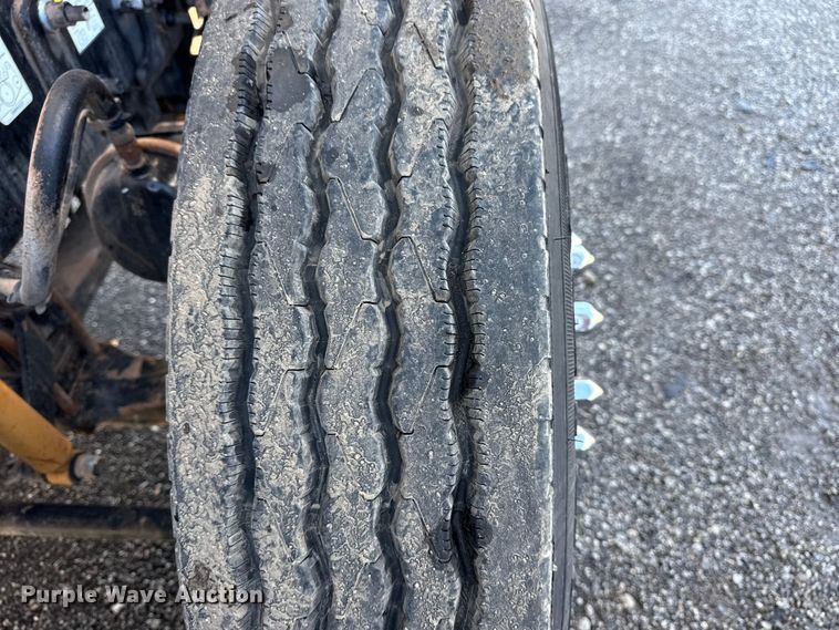 image for item EG1792 2012 Mack CHU613 flatbed truck