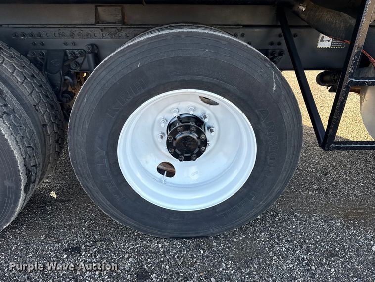 image for item EG1792 2012 Mack CHU613 flatbed truck