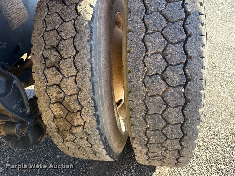 image for item EG1792 2012 Mack CHU613 flatbed truck