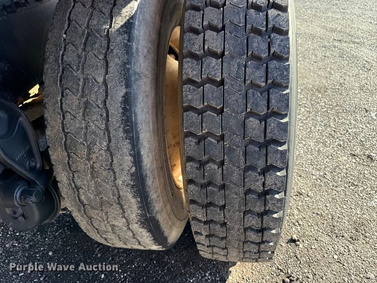 image for item EG1792 2012 Mack CHU613 flatbed truck