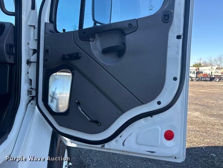 image for item EG1794 2010 Freightliner Business Class M2 crane truck