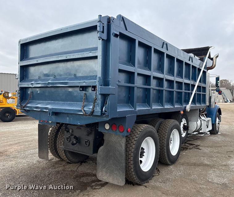 image for item EG1806 2000 Freightliner Classic dump truck