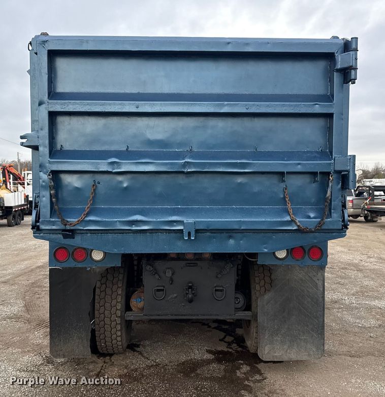 image for item EG1806 2000 Freightliner Classic dump truck