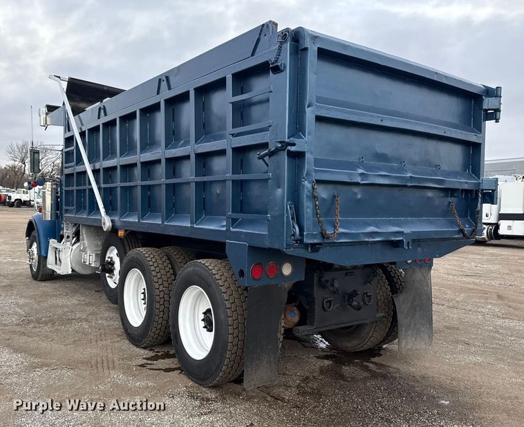 image for item EG1806 2000 Freightliner Classic dump truck