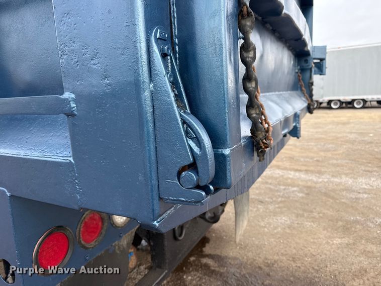 image for item EG1806 2000 Freightliner Classic dump truck