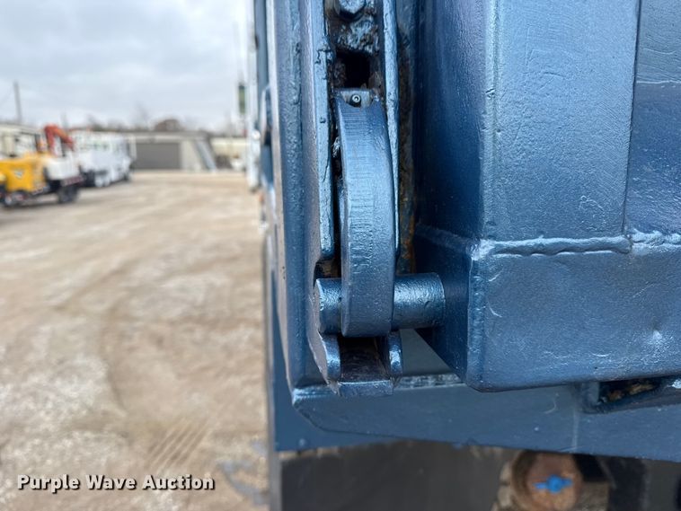 image for item EG1806 2000 Freightliner Classic dump truck