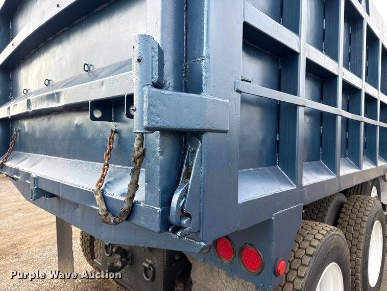 image for item EG1806 2000 Freightliner Classic dump truck