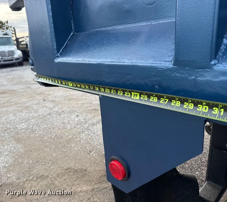 image for item EG1806 2000 Freightliner Classic dump truck