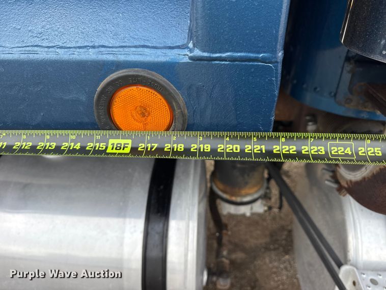 image for item EG1806 2000 Freightliner Classic dump truck