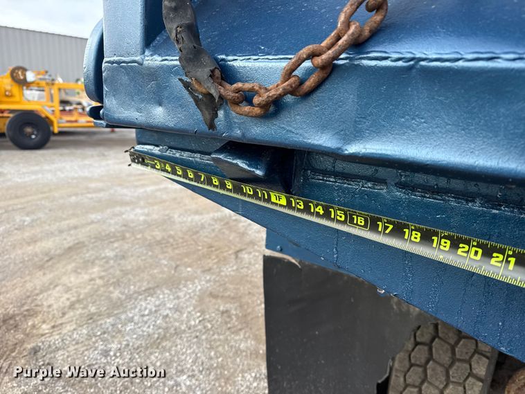 image for item EG1806 2000 Freightliner Classic dump truck